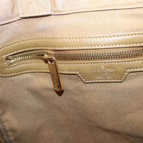 Louis Vuitton: That's Love Limited Edition Tote *RARE* - Picture 5 of 8